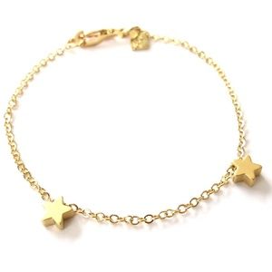 Double star gold bracelet comes in a pouch